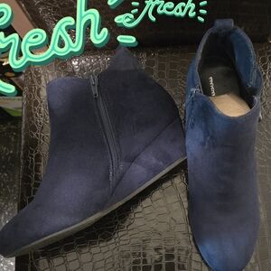 Chic Blue Suede Wedge Booties